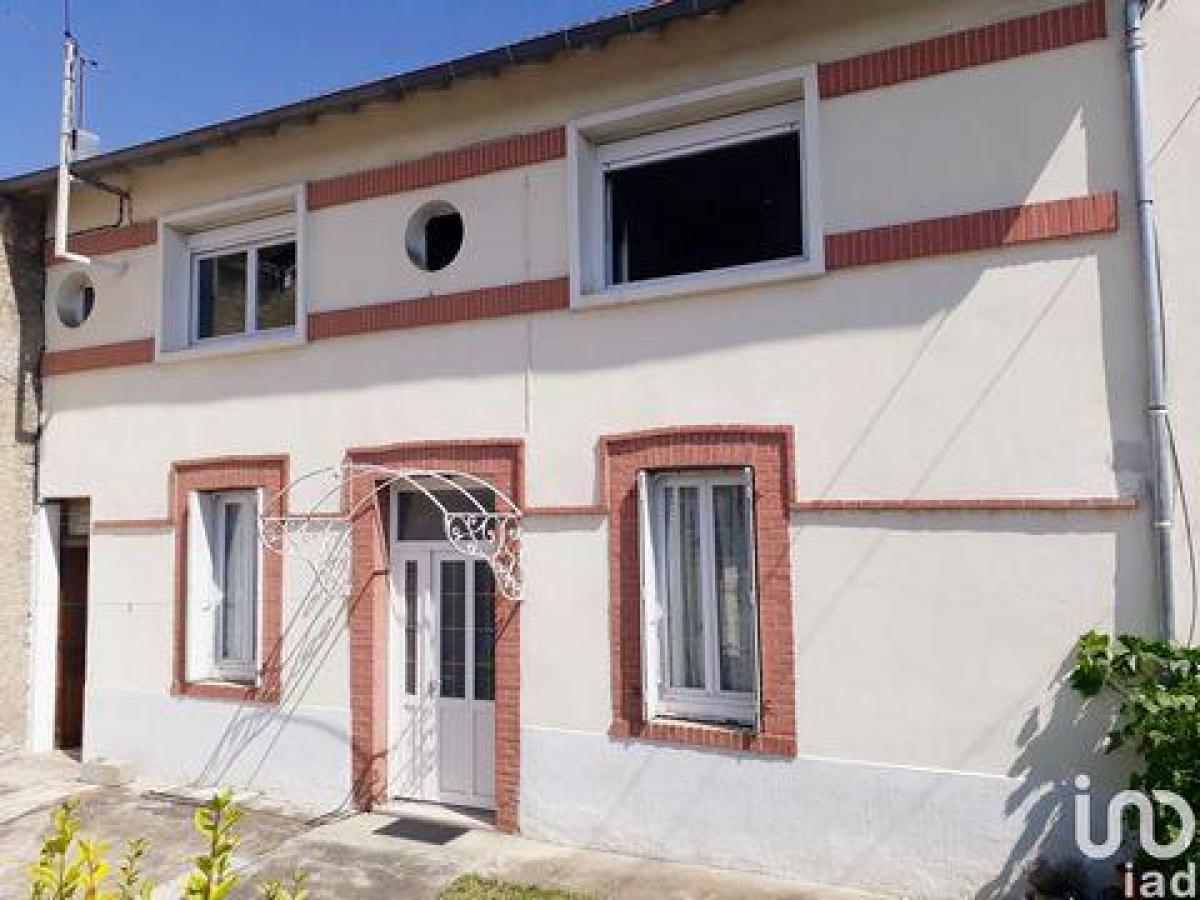 5 bedrooms House in Tarbes, France No. 27893