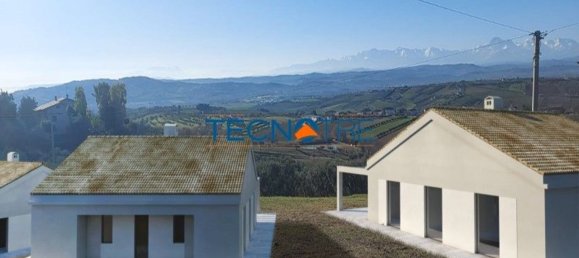 Terreno en Colonnella, Italy 1200 m² No. 201446 3