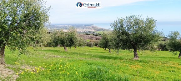 Grundstück in Rocca Imperiale, Italy 16525m², Nr. 165228 3