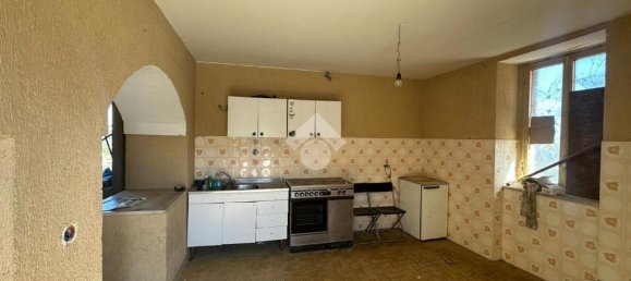 2 bedrooms House in Capriglia Irpina, Italy No. 358680 4