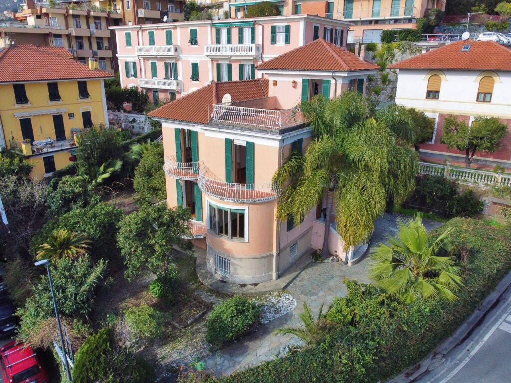 5 bedrooms Villa in Varazze, Italy No. 110324