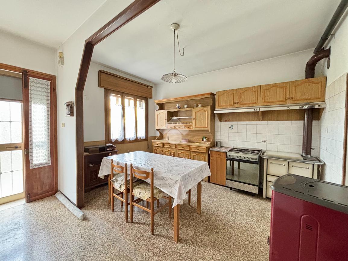 5-salle Maison à Loria, Italy No. 5651