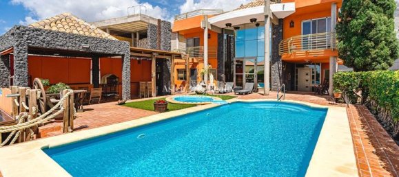 5 bedrooms Villa in Adeje, Spain No. 103824 4