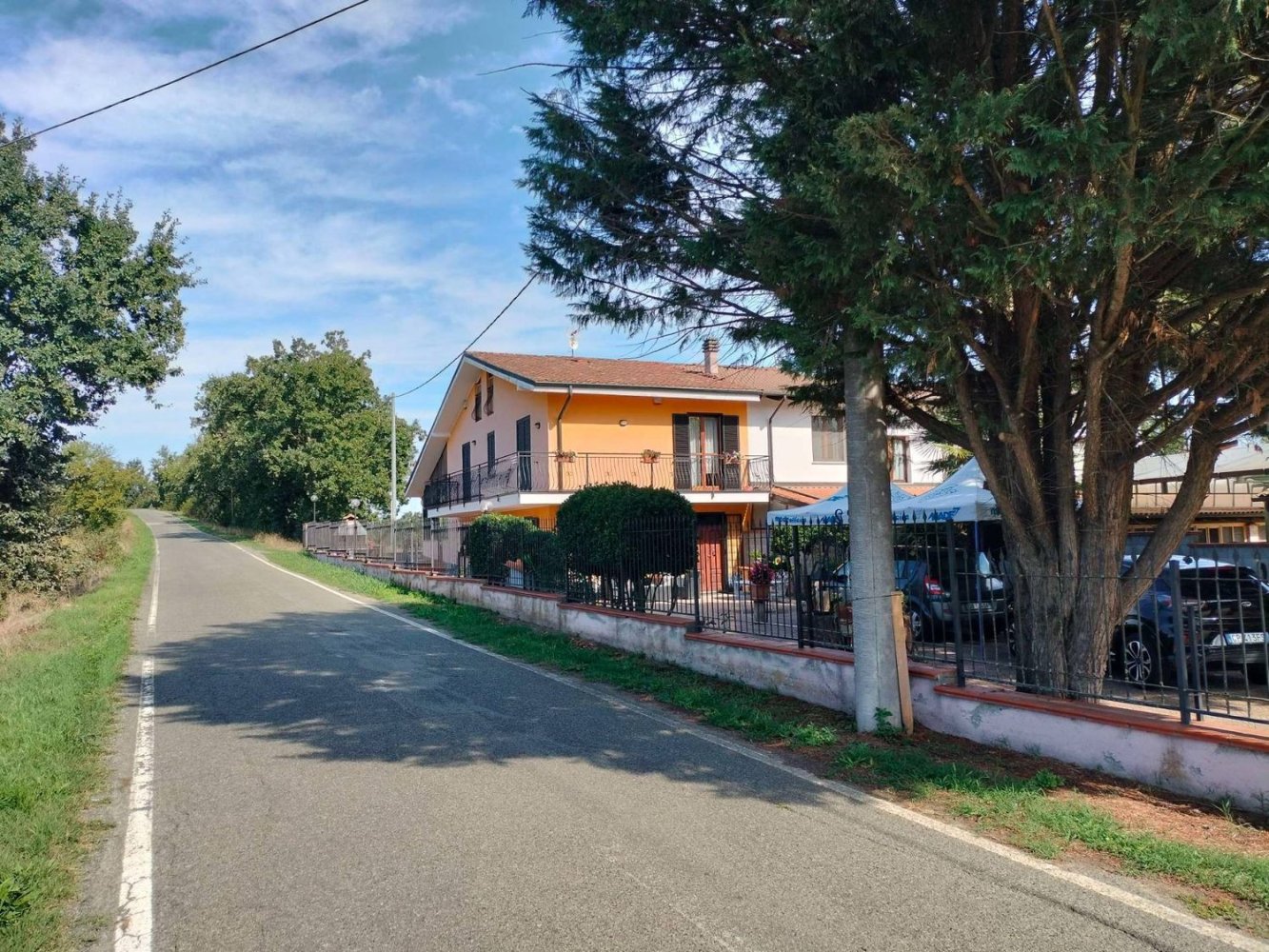 8 bedrooms House in Quattordio, Italy No. 385087