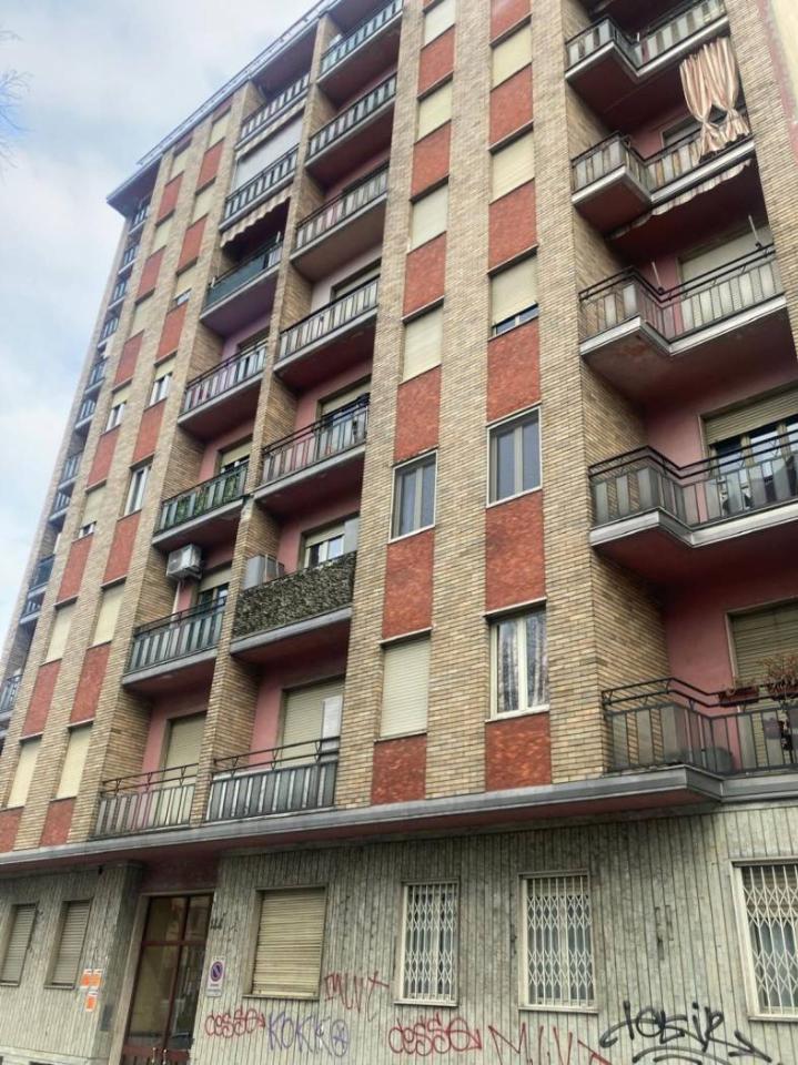 2 rooms Apartment in Turin, Italy No. 140471