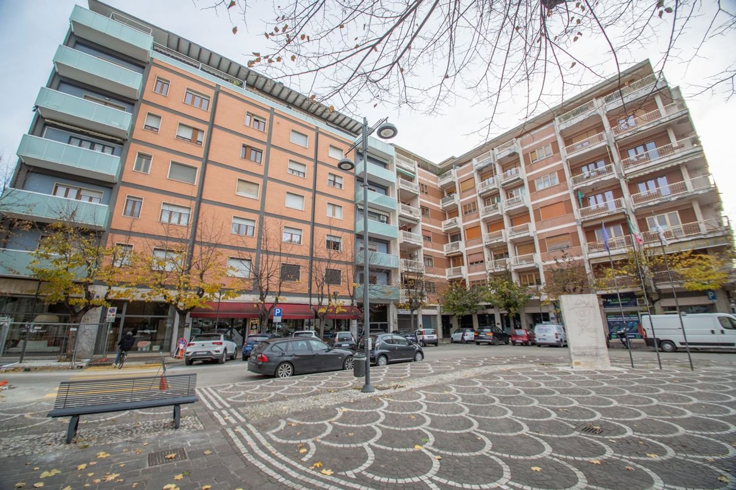 7 rooms Apartment in Pescara, Italy No. 211805