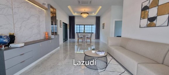 4 bedrooms Villa in Pattaya, Thailand No. 32845 2