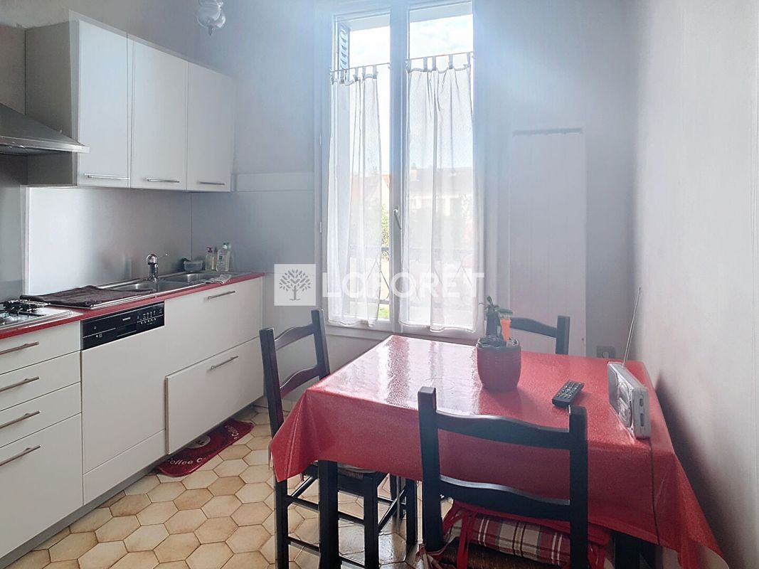 3 bedrooms Townhouse in Villejuif, France No. 162820