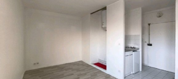 Studio in Pontoise, France No. 131120 2