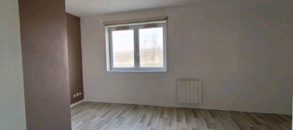 Studio in Pontoise, France No. 131120 3