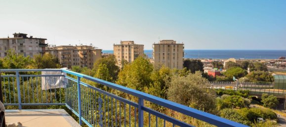 Квартира с 2 спальнями в Генуя, Италия № 70127 3