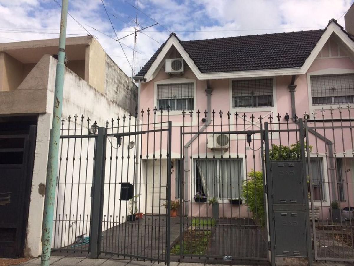 3 bedrooms House in Moron, Argentina No. 16206