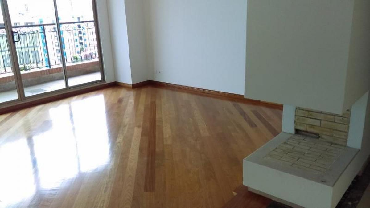 Casa de 4 dormitorios en Bogotá, Colombia No. 14161