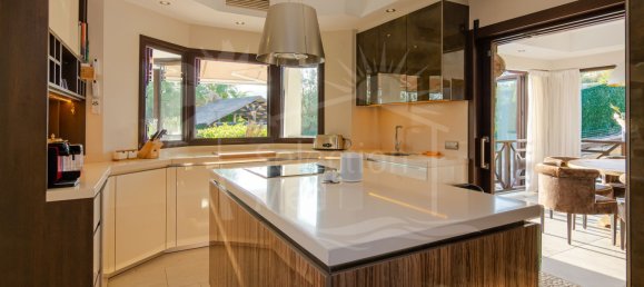 6 bedrooms Villa in Marbella, Spain No. 116855 10