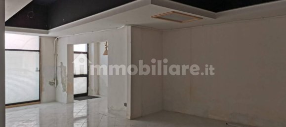 166m² Commercial property in Poggibonsi, Italy No. 298198 4