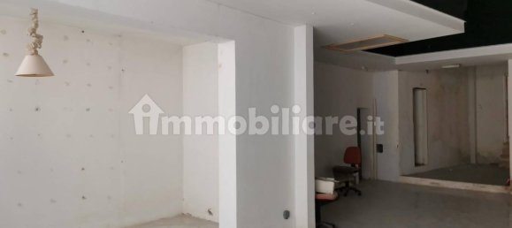 166m² Commercial property in Poggibonsi, Italy No. 298198 5