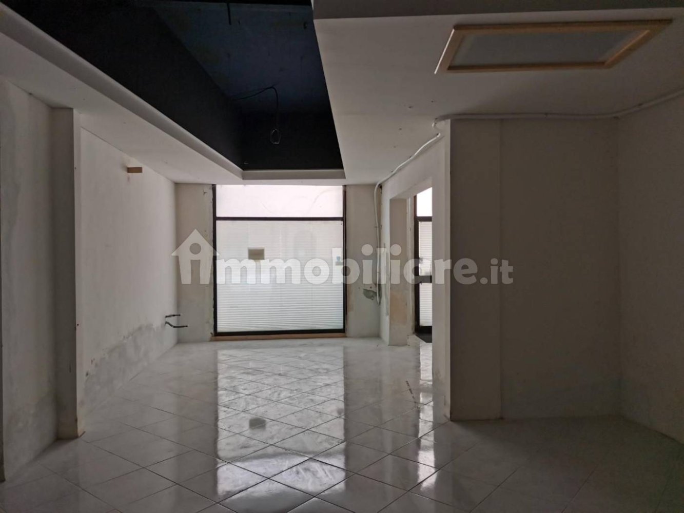 166m² Commercial property in Poggibonsi, Italy No. 298198