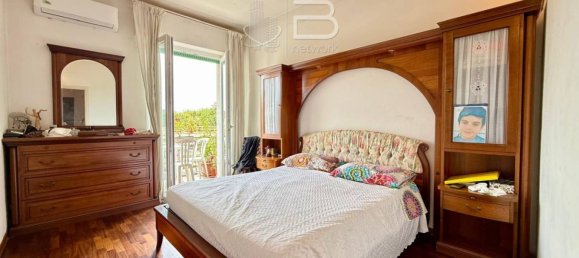 Квартира с 3 спальнями в Виареджо, Италия № 323924 18