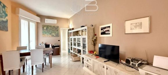 Квартира с 3 спальнями в Виареджо, Италия № 323924 2