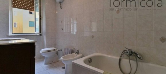 3 rooms Apartment in Portici, Italy No. 42035 5