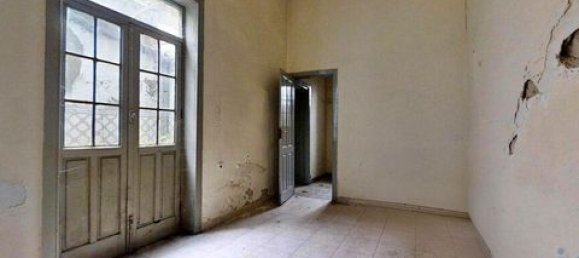 320m² Commercial property in Porto, Portugal No. 151659 8