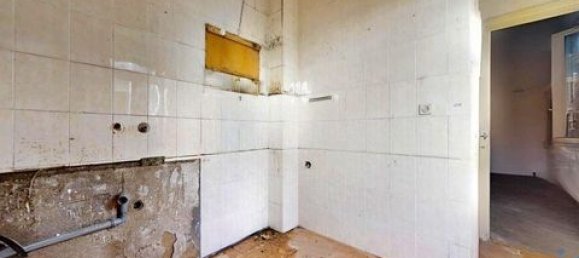 320m² Commercial property in Porto, Portugal No. 151659 18