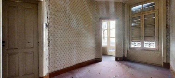 320m² Commercial property in Porto, Portugal No. 151659 20