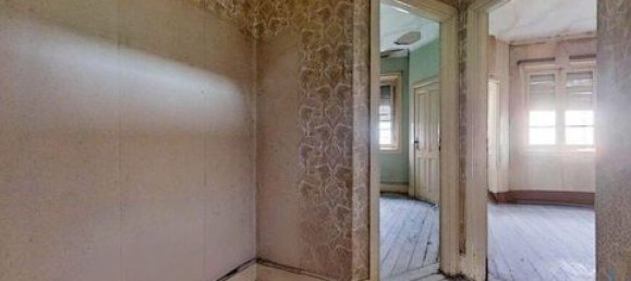 320m² Commercial property in Porto, Portugal No. 151659 24