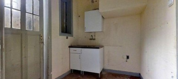 320m² Commercial property in Porto, Portugal No. 151659 9