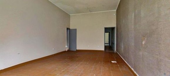 320m² Commercial property in Porto, Portugal No. 151659 4