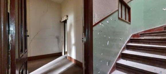 320m² Commercial property in Porto, Portugal No. 151659 12