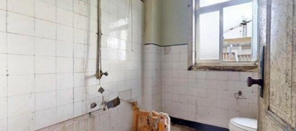 320m² Commercial property in Porto, Portugal No. 151659 30