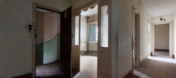 320m² Commercial property in Porto, Portugal No. 151659 13