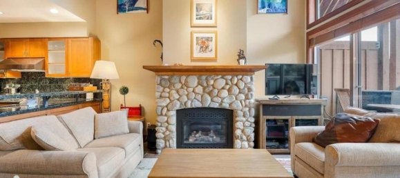 3 bedrooms House in British Columbia, Canada No. 1072 4