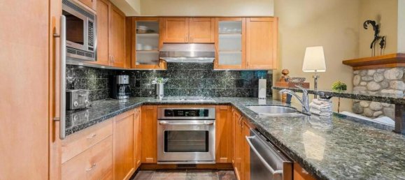 3 bedrooms House in British Columbia, Canada No. 1072 10