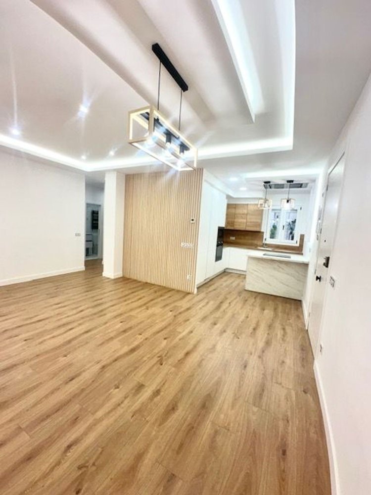 3 bedrooms Apartment in Madrid, Spain No. 173786