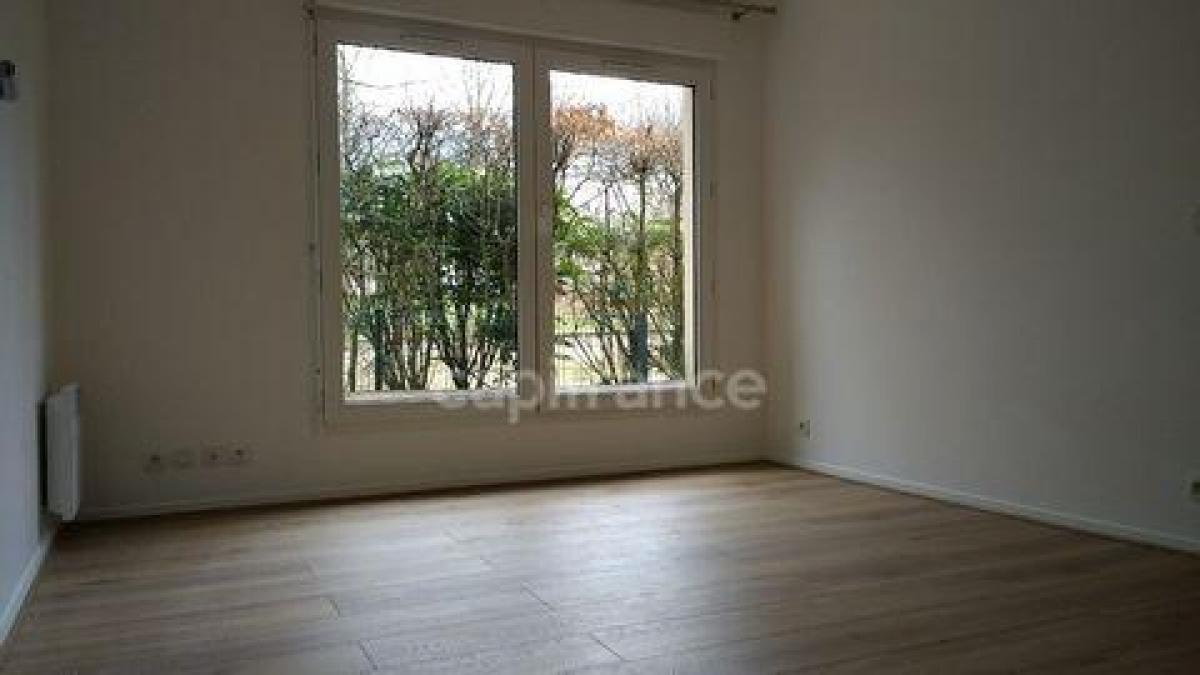 Studio à condo à Cergy, France No. 32433