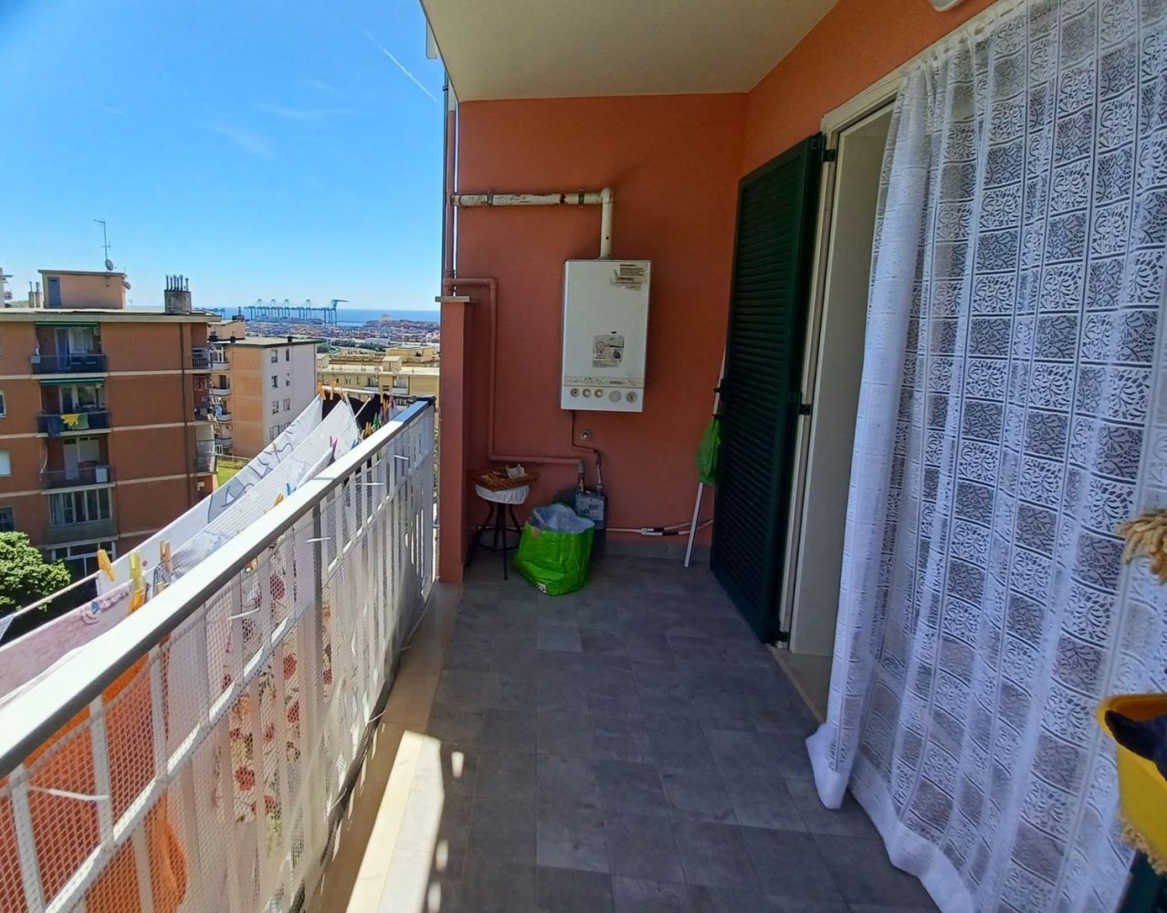 4 rooms Apartment in Genoa, Italy No. 305199