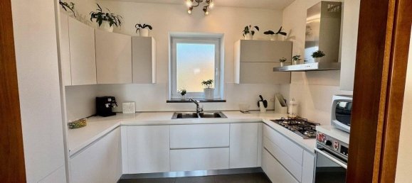 Вилла с 7 комнатами в Биелла, Италия № 36012 11