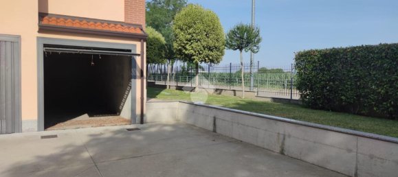 1غرفة مرآب في Corbetta, Italy رقم 67094 22