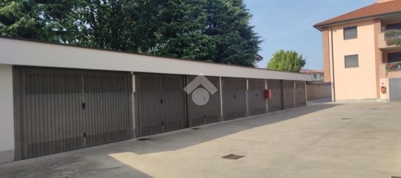 1غرفة مرآب في Corbetta, Italy رقم 67094 12