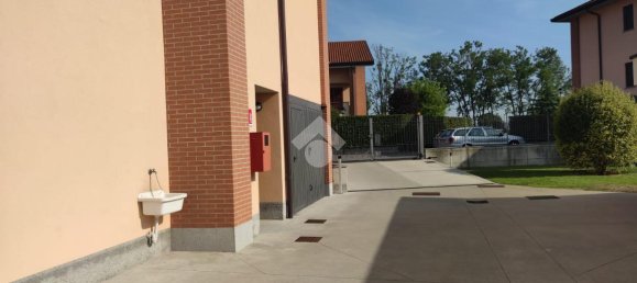 1غرفة مرآب في Corbetta, Italy رقم 67094 9