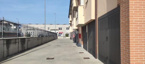 1غرفة مرآب في Corbetta, Italy رقم 67094 32