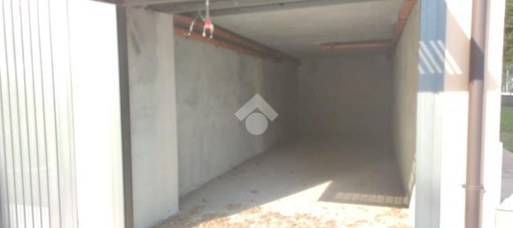 1غرفة مرآب في Corbetta, Italy رقم 67094 25