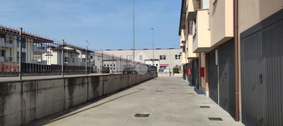 1غرفة مرآب في Corbetta, Italy رقم 67094 27