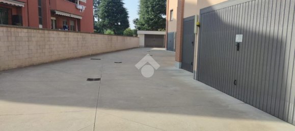 1غرفة مرآب في Corbetta, Italy رقم 67094 11