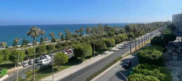 3 bedrooms Apartment in Limassol, Cyprus No. 19571 2