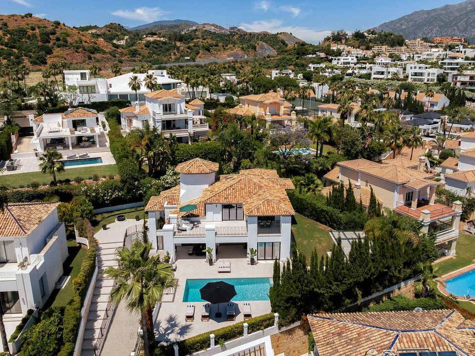 5 bedrooms Villa in Marbella, Spain No. 279378
