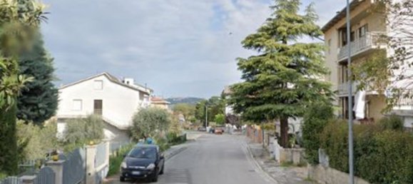 6 rooms Apartment in Corridonia, Italy No. 96713 2