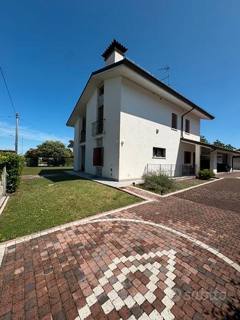 Villa de 10 habitaciónes en Gorizia, Italy No. 258361